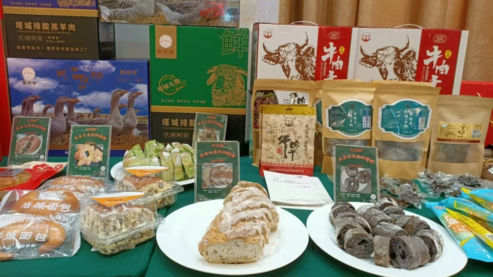 新疆塔城文化旅游和产业招商推介会现场展品.jpg