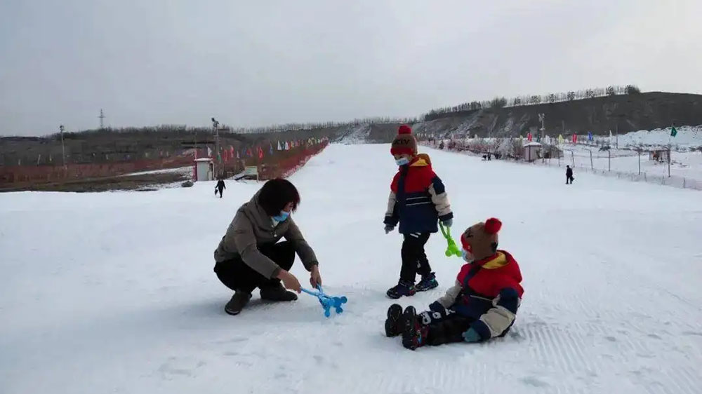 龙山东归滑雪场.jpg