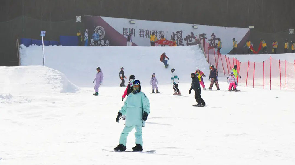 运城市首届冰雪旅游季现场.jpg