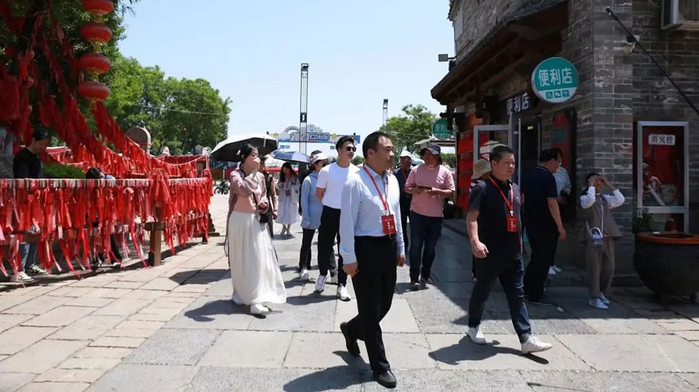 宝鸡市举行山水文化旅游采风体验行活动西府老街.jpg