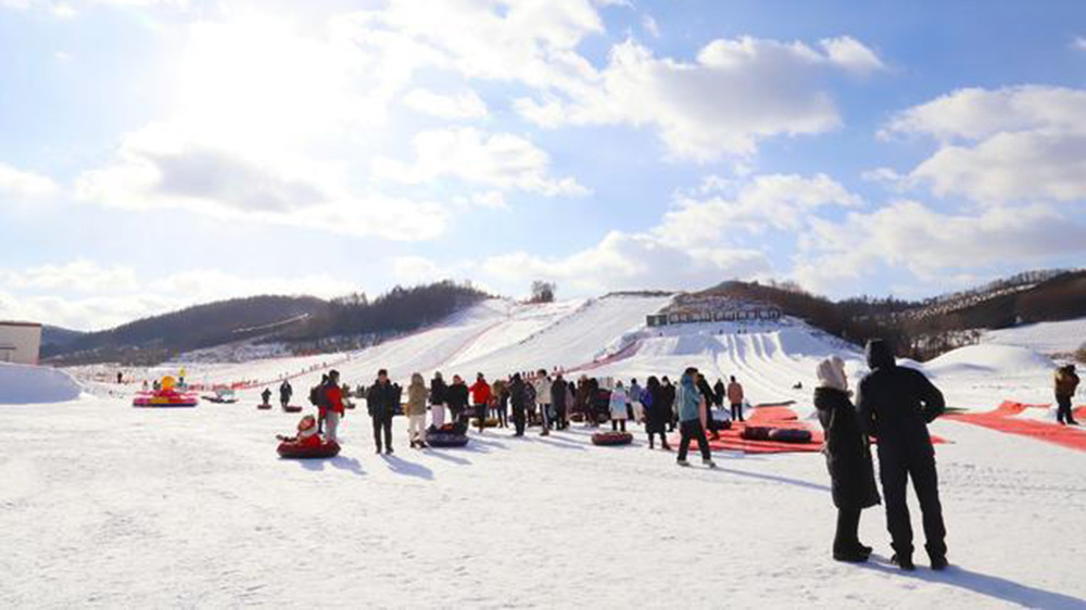 通化县2024年冰雪文化旅游季现场游客体验.jpg